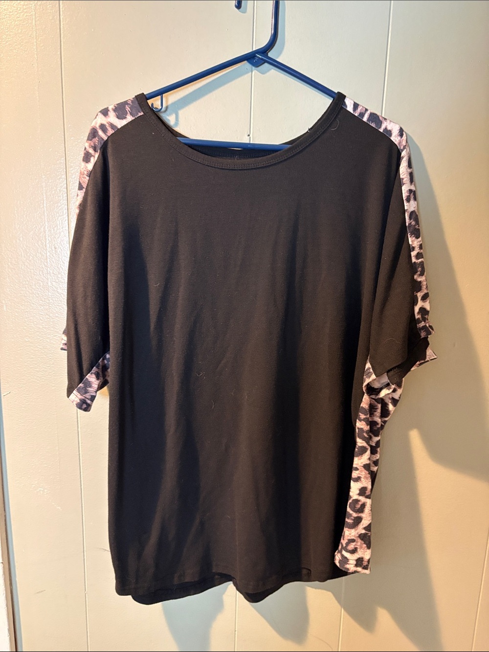 Source Unknown Black Short Sleeve Tee with Leopard Panels